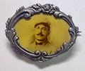 Broche photo de poilu, cadre Art Nouveau en métal argenté, Grande Guerre (WWI)
