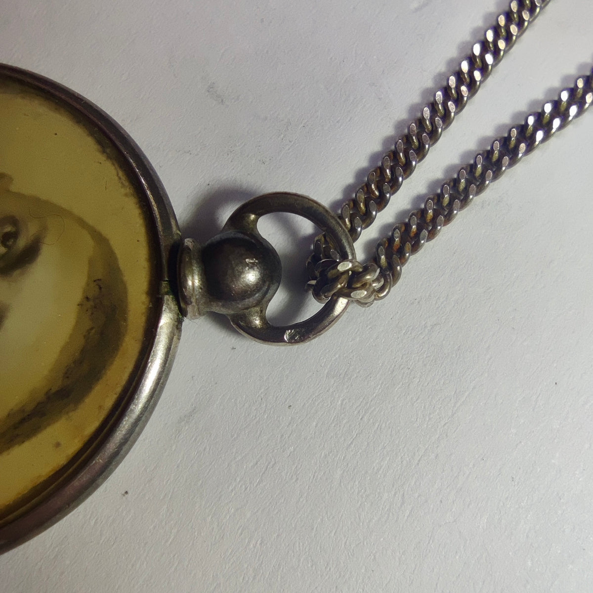 Médaillon photo recto-verso d'un soldat et de son épouse, Grande Guerre, avec chaîne en argent 925