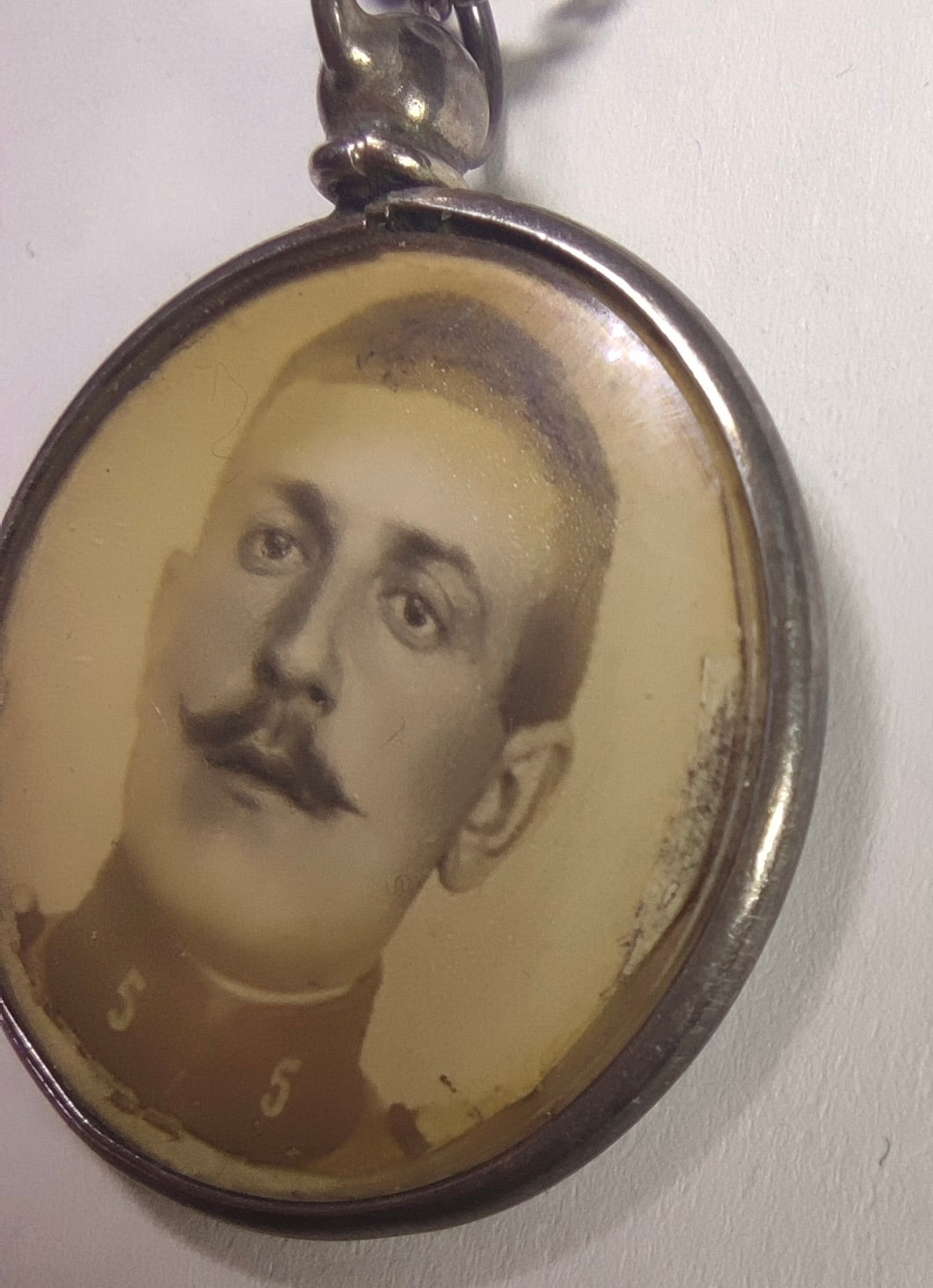 Médaillon photo recto-verso d'un soldat et de son épouse, Grande Guerre, avec chaîne en argent 925