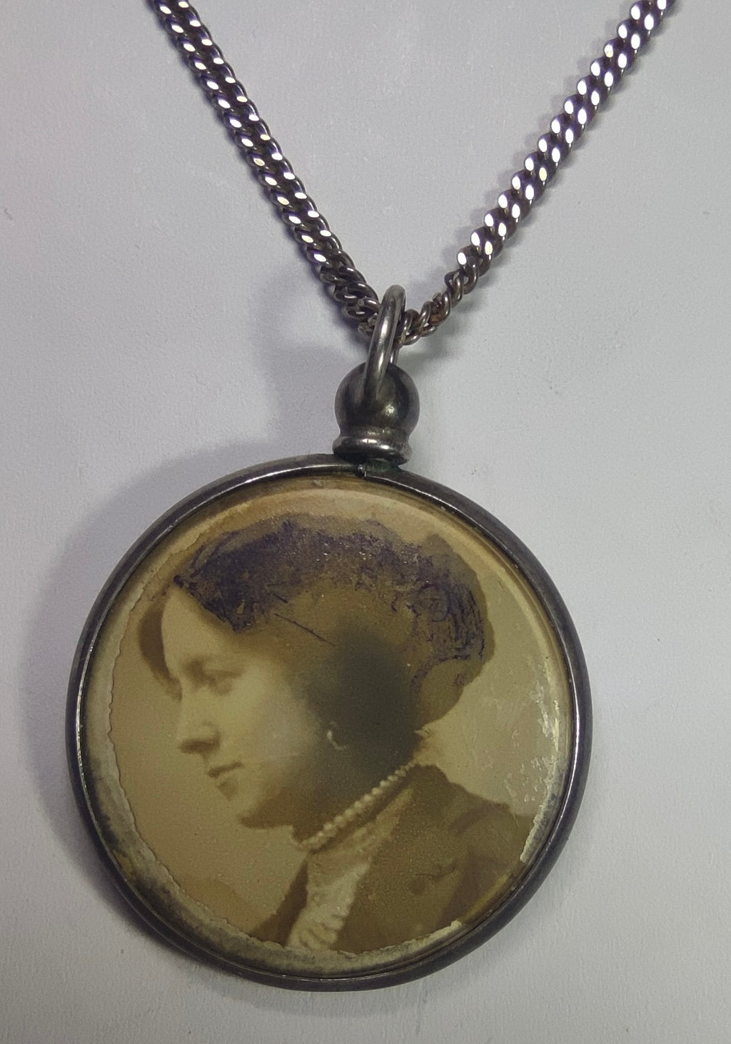 Médaillon photo recto-verso d'un soldat et de son épouse, Grande Guerre, avec chaîne en argent 925