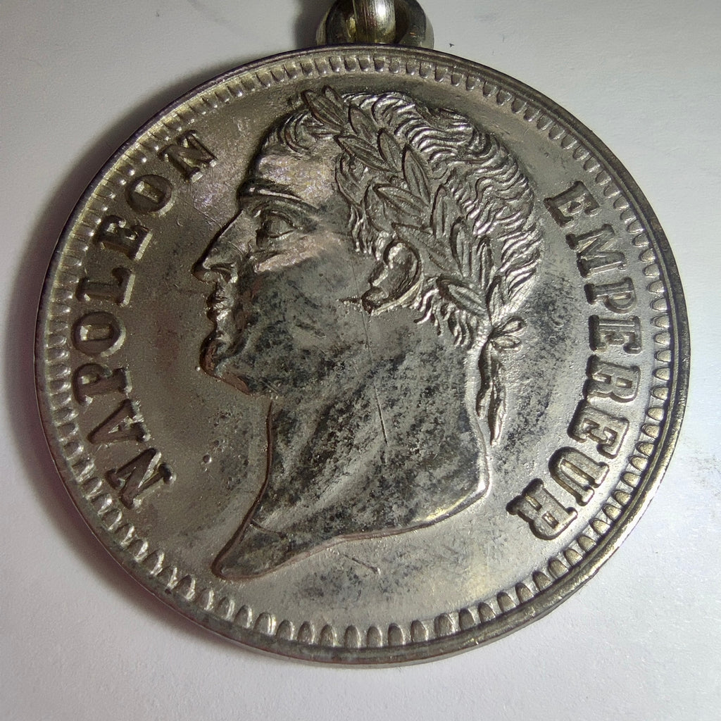 Porte-clés médaille « Napoléon Empereur », métal argenté, marqué « Le Club » (vintage)