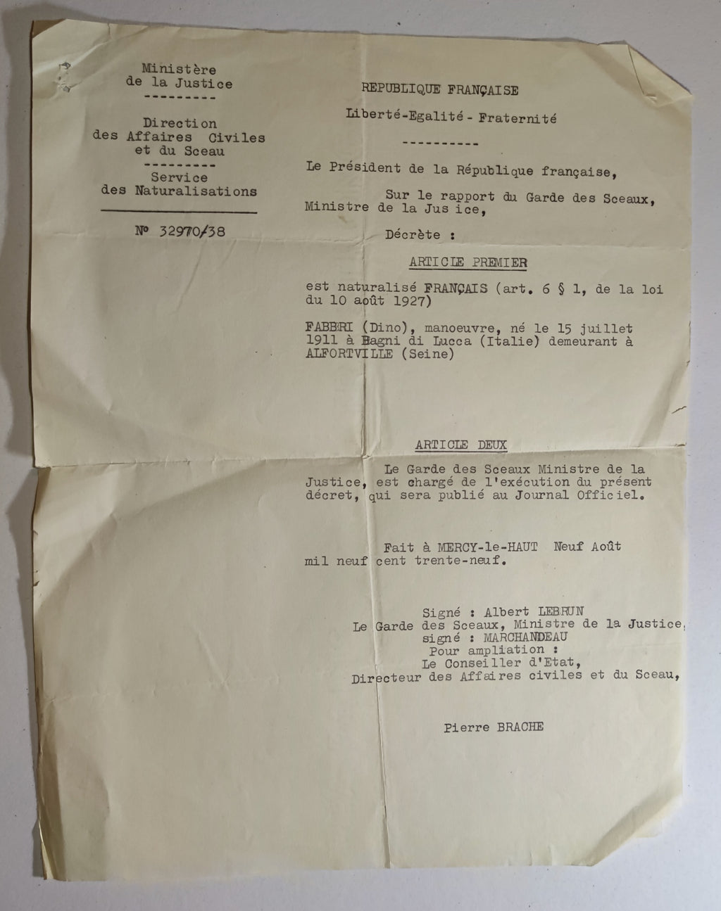 Archives d'un immigré italien, Dino Fabbri (1911-1985) : de Lucques à Alfortville, naturalisation 1939, exode, Berlin 1944, rapatriement - lot de 19 documents et une gourmette