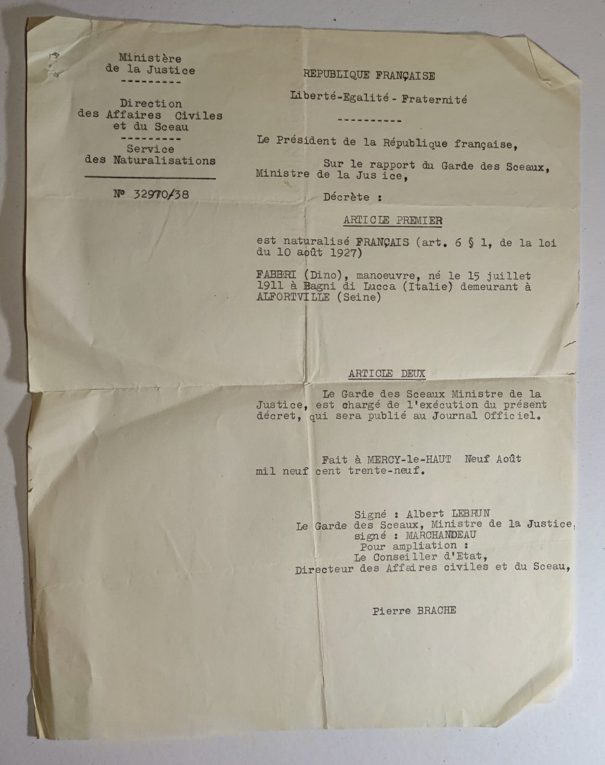 Archives d'un immigré italien, Dino Fabbri (1911-1985) : de Lucques à Alfortville, naturalisation 1939, exode, Berlin 1944, rapatriement - lot de 19 documents et une gourmette
