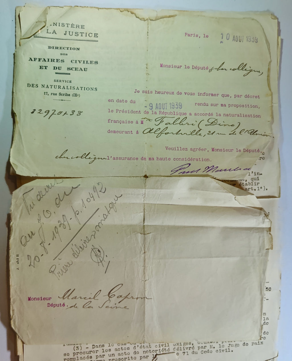 Archives d'un immigré italien, Dino Fabbri (1911-1985) : de Lucques à Alfortville, naturalisation 1939, exode, Berlin 1944, rapatriement - lot de 19 documents et une gourmette