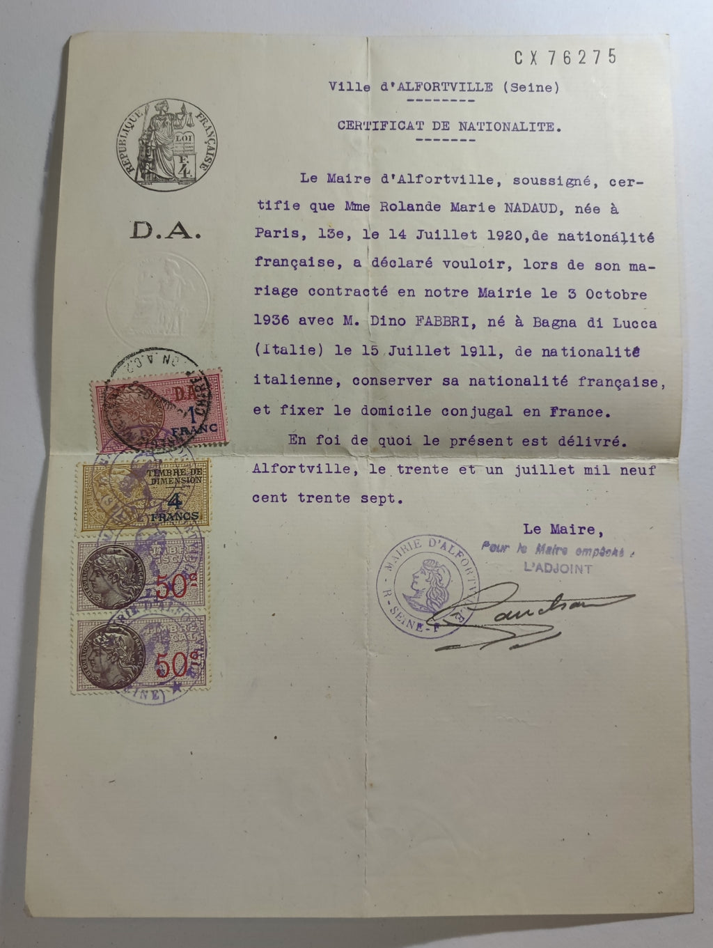 Archives d'un immigré italien, Dino Fabbri (1911-1985) : de Lucques à Alfortville, naturalisation 1939, exode, Berlin 1944, rapatriement - lot de 19 documents et une gourmette
