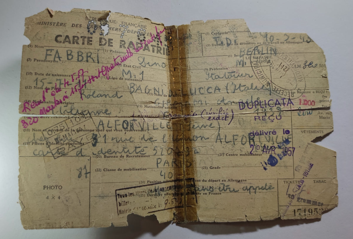 Archives d'un immigré italien, Dino Fabbri (1911-1985) : de Lucques à Alfortville, naturalisation 1939, exode, Berlin 1944, rapatriement - lot de 19 documents et une gourmette