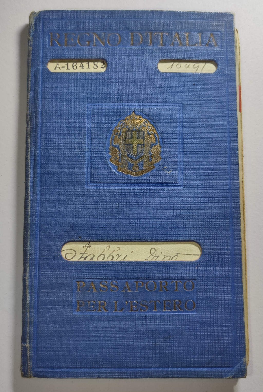 Archives d'un immigré italien, Dino Fabbri (1911-1985) : de Lucques à Alfortville, naturalisation 1939, exode, Berlin 1944, rapatriement - lot de 19 documents et une gourmette