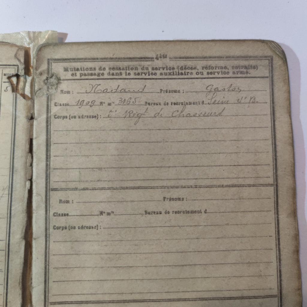 Groupement du poilu Gaston Nadaud (1889-1957), classe 1909 : livret militaire 1914-1919 et sa pochette, carte du combattant, papiers de famille et portrait de cuirassier - Alfortville