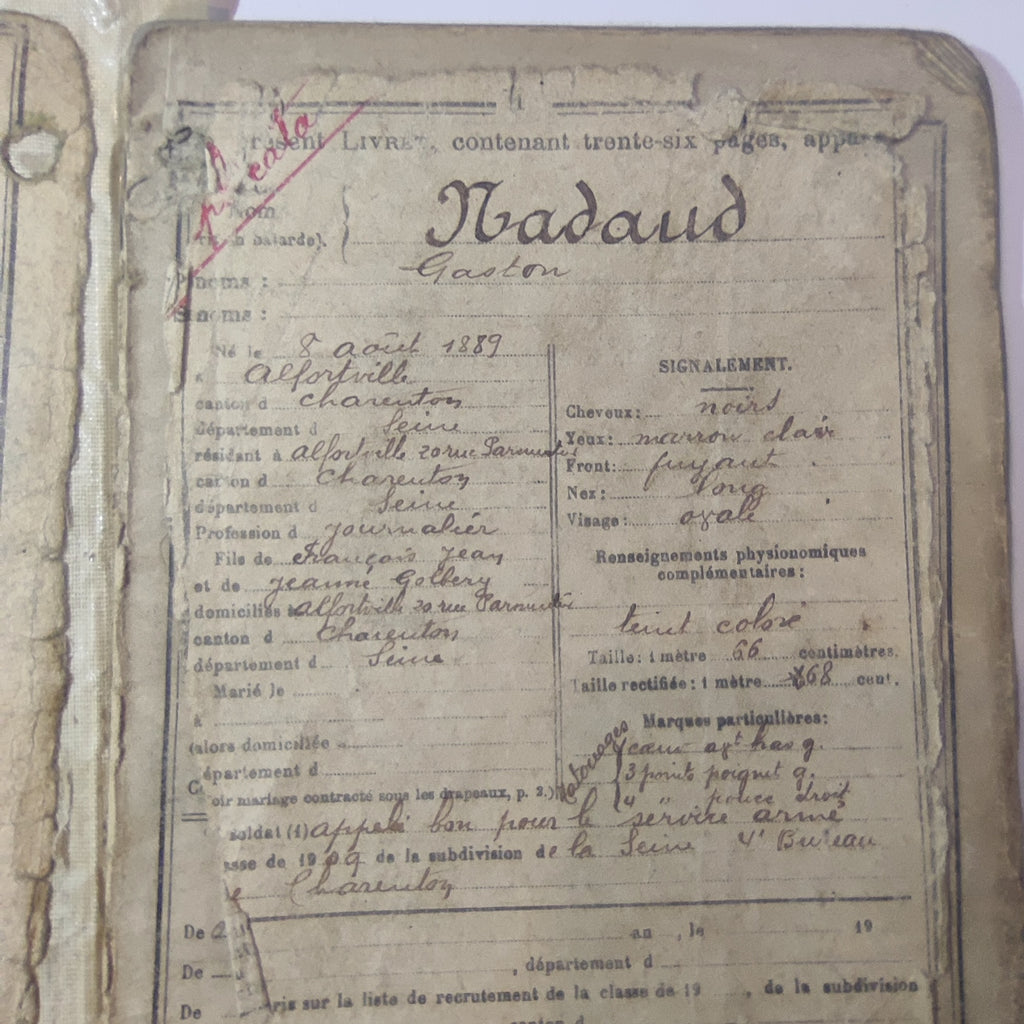 Groupement du poilu Gaston Nadaud (1889-1957), classe 1909 : livret militaire 1914-1919 et sa pochette, carte du combattant, papiers de famille et portrait de cuirassier - Alfortville