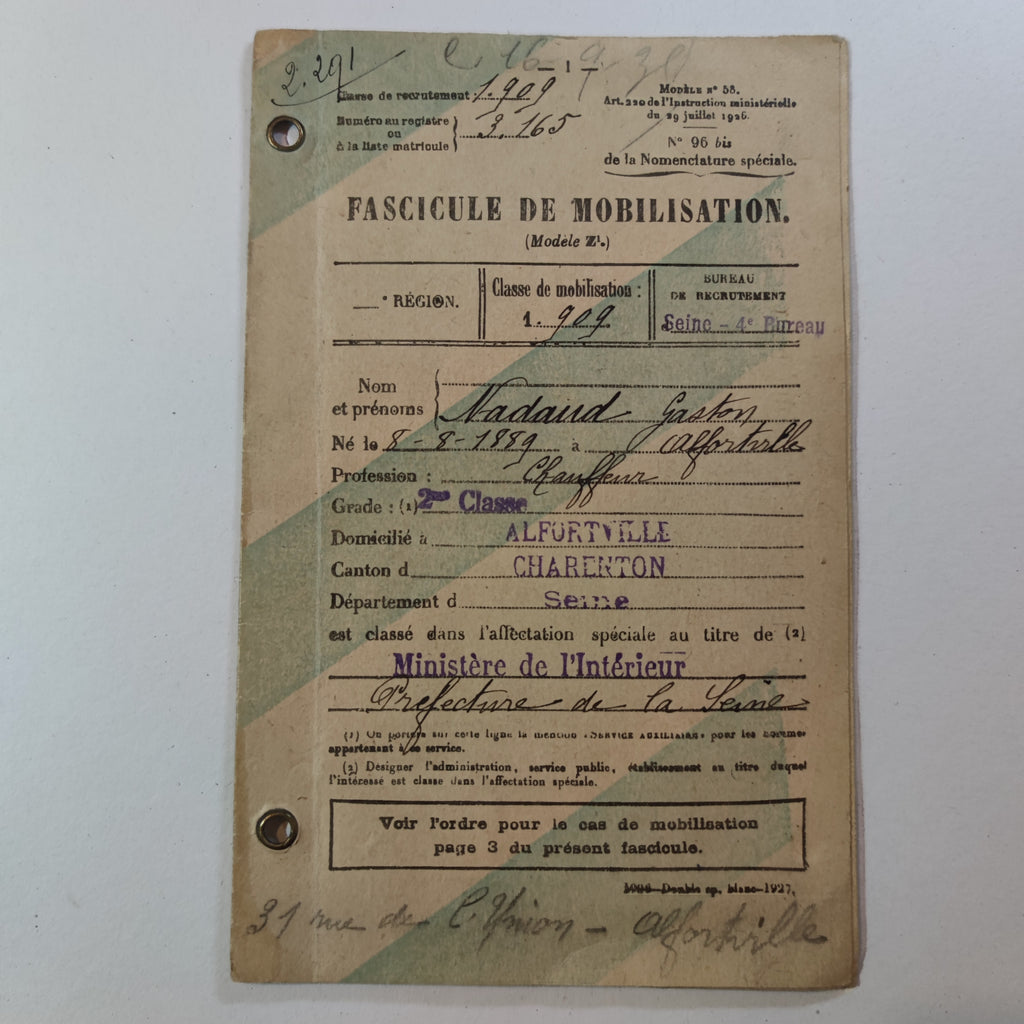 Groupement du poilu Gaston Nadaud (1889-1957), classe 1909 : livret militaire 1914-1919 et sa pochette, carte du combattant, papiers de famille et portrait de cuirassier - Alfortville