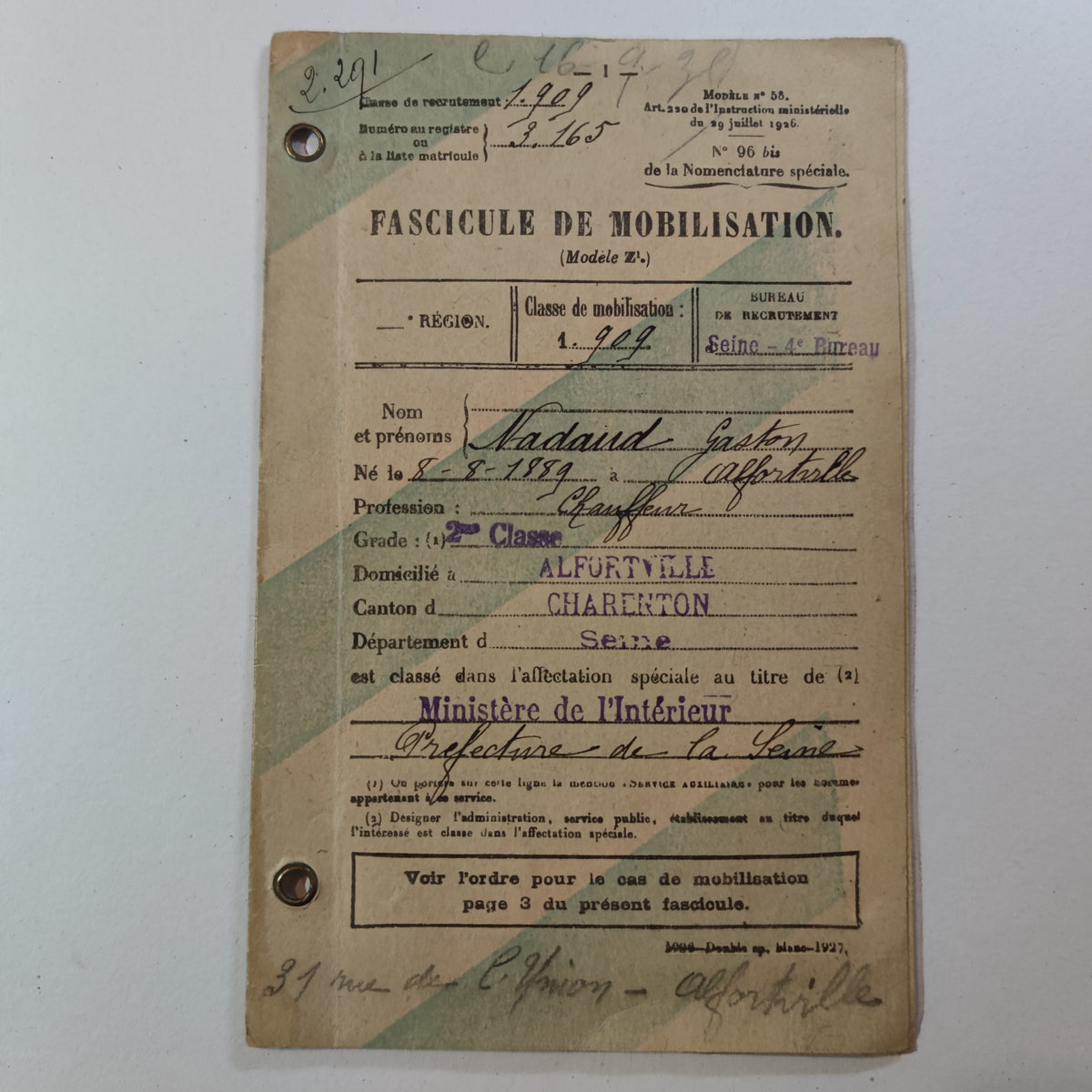 Groupement du poilu Gaston Nadaud (1889-1957), classe 1909 : livret militaire 1914-1919 et sa pochette, carte du combattant, papiers de famille et portrait de cuirassier - Alfortville