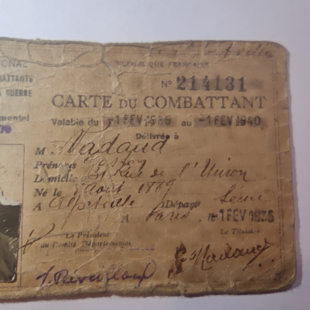 Groupement du poilu Gaston Nadaud (1889-1957), classe 1909 : livret militaire 1914-1919 et sa pochette, carte du combattant, papiers de famille et portrait de cuirassier - Alfortville