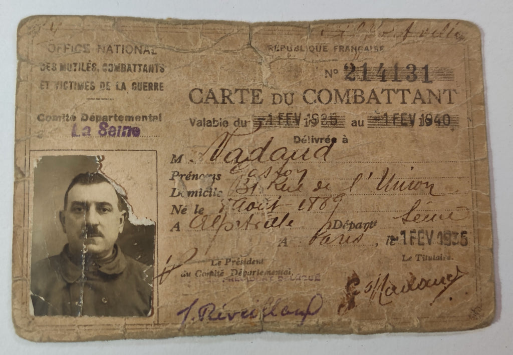 Groupement du poilu Gaston Nadaud (1889-1957), classe 1909 : livret militaire 1914-1919 et sa pochette, carte du combattant, papiers de famille et portrait de cuirassier - Alfortville