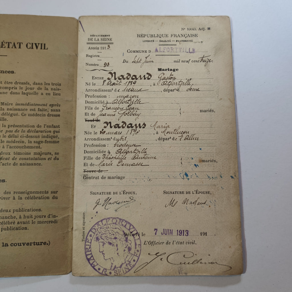 Groupement du poilu Gaston Nadaud (1889-1957), classe 1909 : livret militaire 1914-1919 et sa pochette, carte du combattant, papiers de famille et portrait de cuirassier - Alfortville