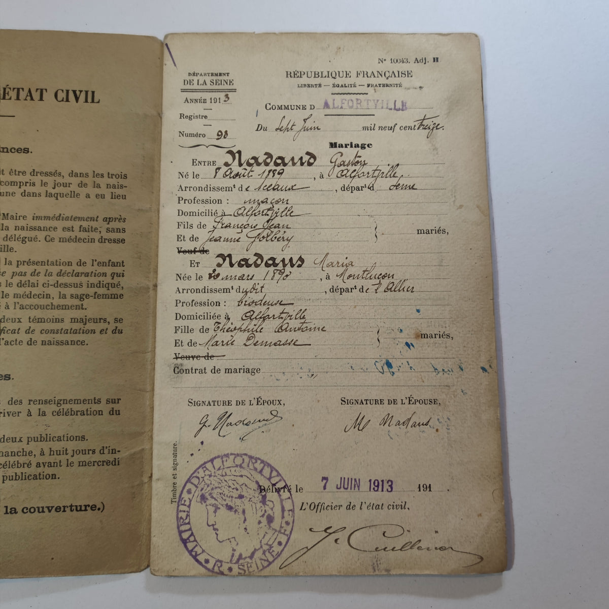 Groupement du poilu Gaston Nadaud (1889-1957), classe 1909 : livret militaire 1914-1919 et sa pochette, carte du combattant, papiers de famille et portrait de cuirassier - Alfortville