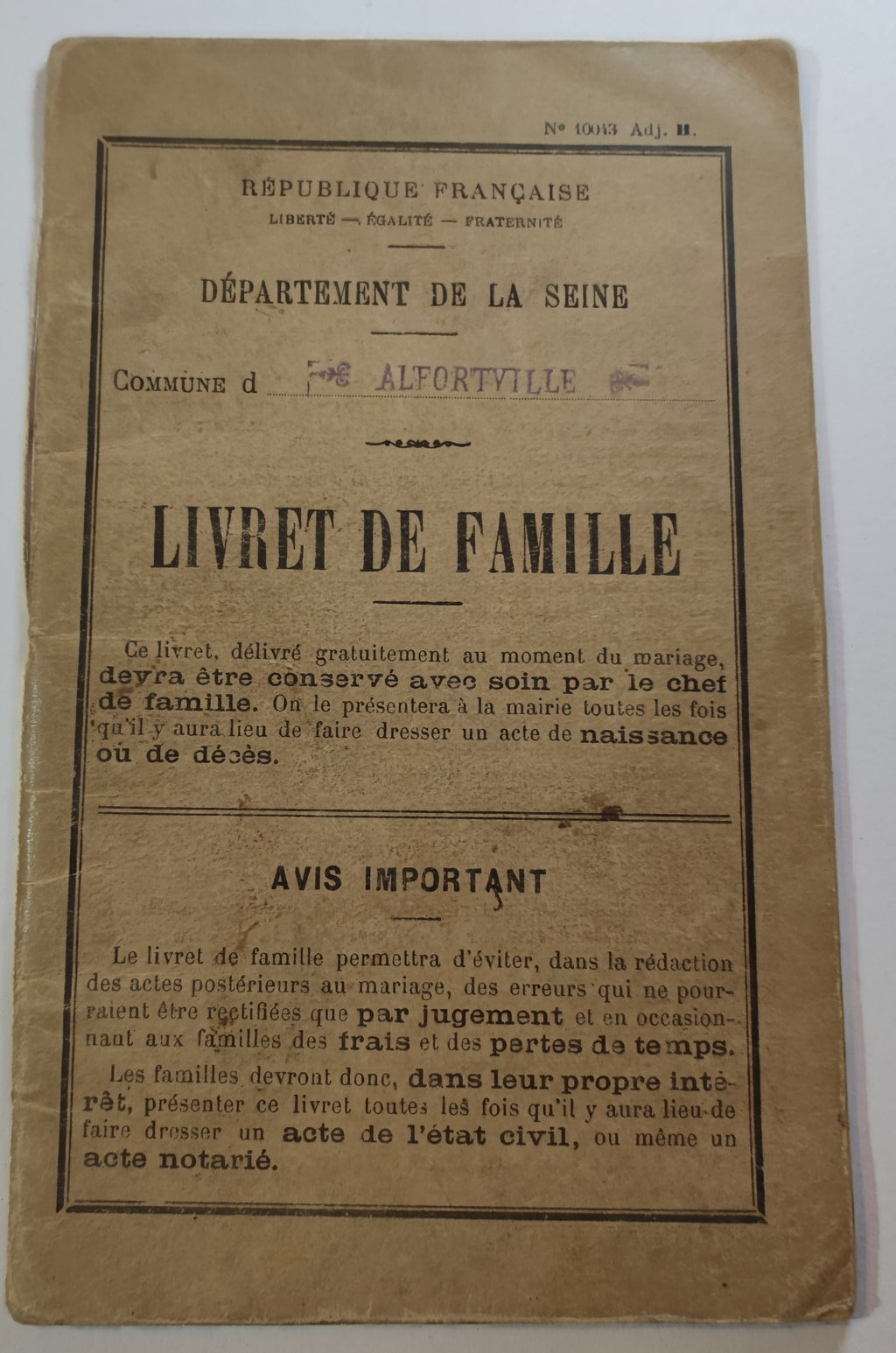 Groupement du poilu Gaston Nadaud (1889-1957), classe 1909 : livret militaire 1914-1919 et sa pochette, carte du combattant, papiers de famille et portrait de cuirassier - Alfortville