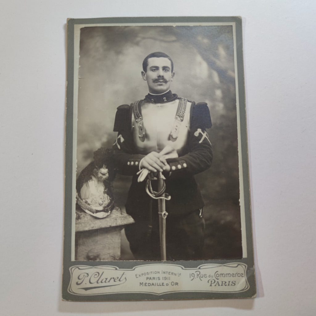 Groupement du poilu Gaston Nadaud (1889-1957), classe 1909 : livret militaire 1914-1919 et sa pochette, carte du combattant, papiers de famille et portrait de cuirassier - Alfortville
