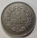 Revers de la 5 francs Lavrillier 1933, valeur et date dans une couronne végétale.