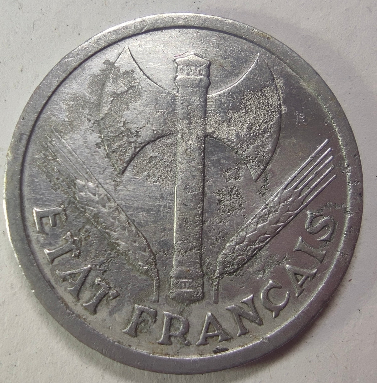 2 francs Francisque 1943 (Paris), aluminium, État français, type Bazor