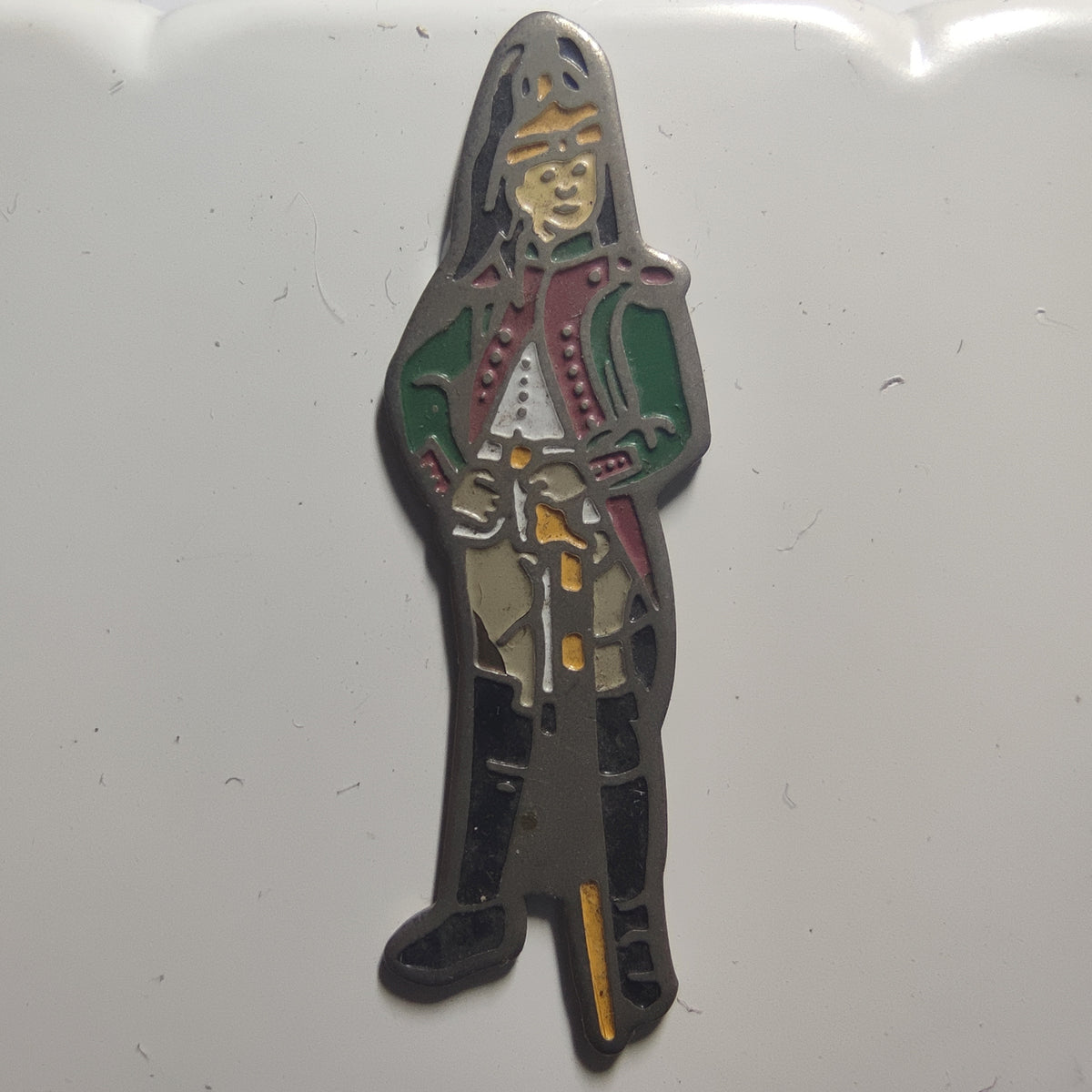 Pin’s Gendarme en tenue historique, vers 1990