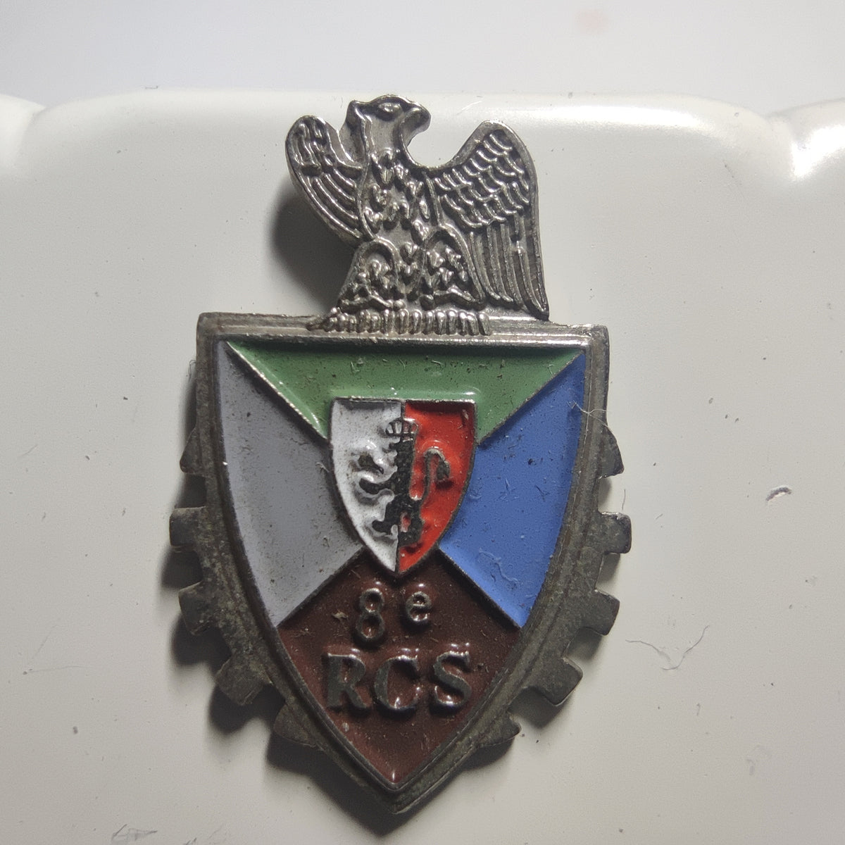Pin’s 8e régiment de commandement et de soutien (8e RCS), vers 1990