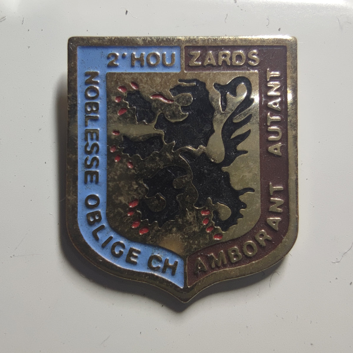 Pin’s 2e hussards, Chamborant, « Noblesse oblige, Chamborant autant », vers 1990