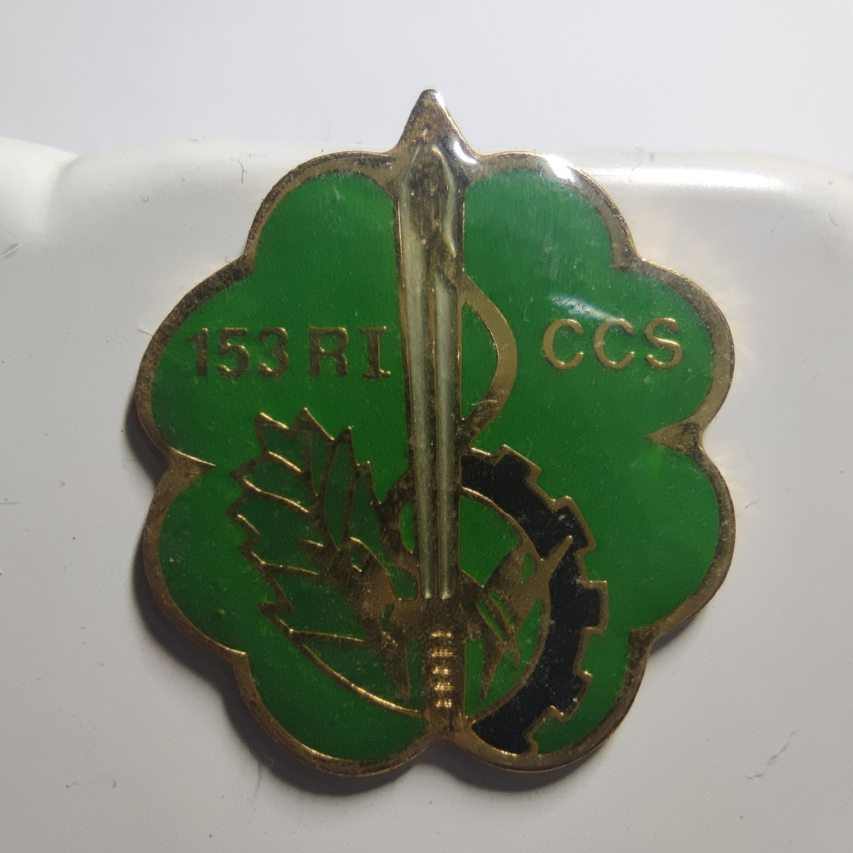 Pin’s 153e régiment d'infanterie, compagnie de commandement et de services (CCS), vers 1990