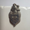 Pin’s Gendarmerie, heaume et écu bleu armorié, vers 1990