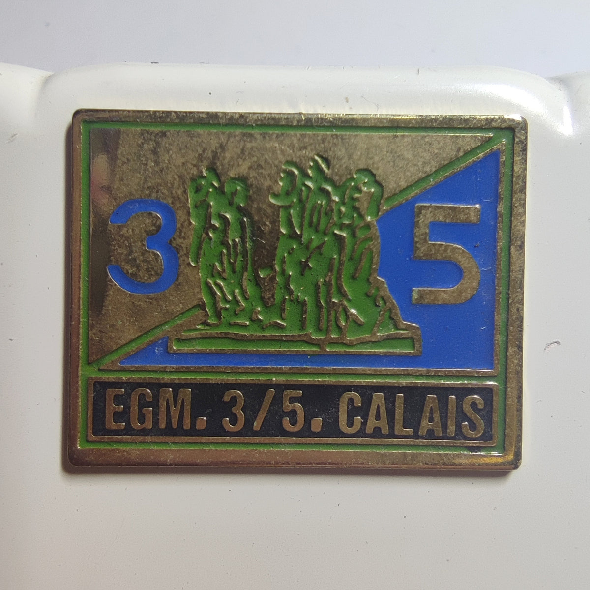 Pin’s Escadron de gendarmerie mobile 3/5, Calais, Bourgeois de Calais, vers 1990